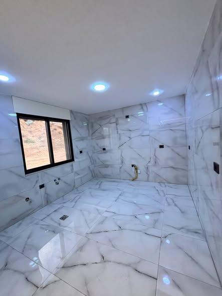 شقة جديدة لم تُسكن للإيجار في الجبيهة