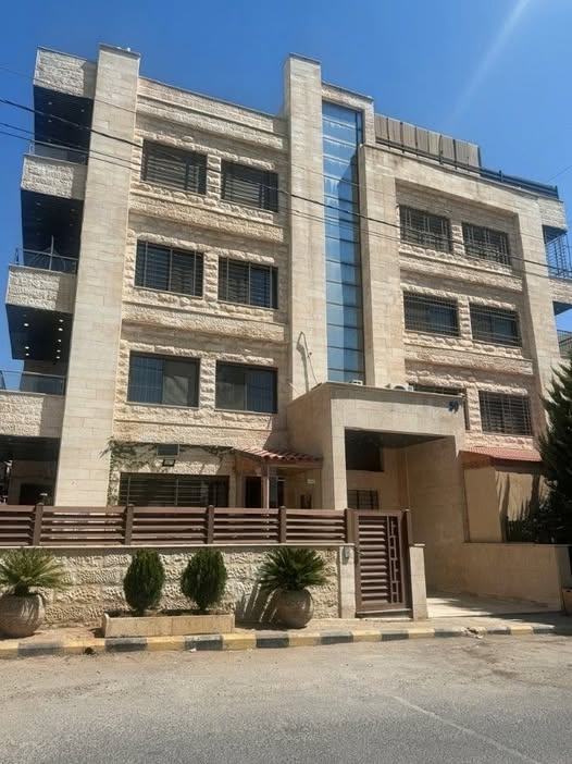 شقة فاخرة 3 غرف 196م للبيع في ضاحية النخيل