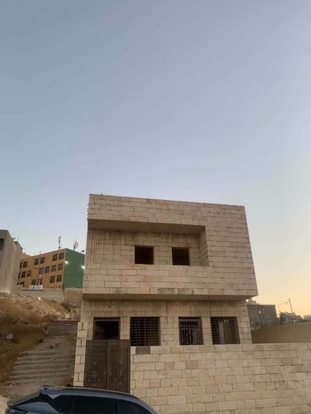 بيت مستقل طابقين في حي عدن – للبيع بسعر مغري