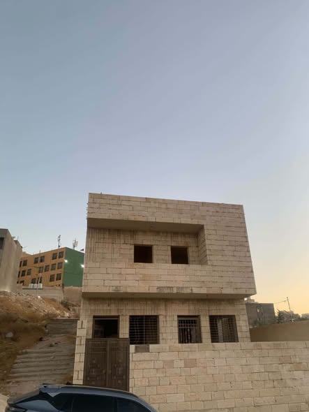 بيت مستقل طابقين في حي عدن – للبيع بسعر مغري
