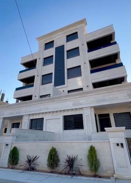 شقة فاخرة للبيع في إربد - تشطيبات فلل وأقساط مريحة