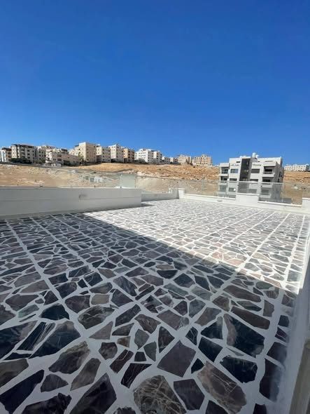 شقة فاخرة مع روف للبيع في شفا بدران
