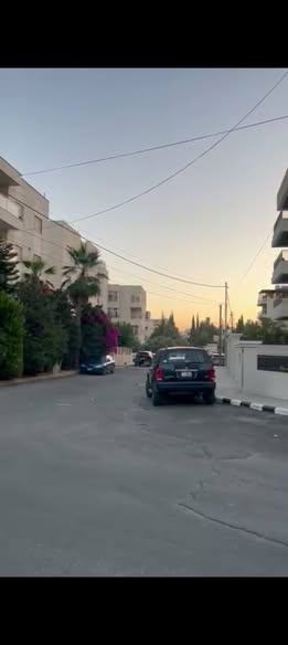 شقة فاخرة مفروشة للبيع في ضاحية النخيل بإطلالة مفتوحة