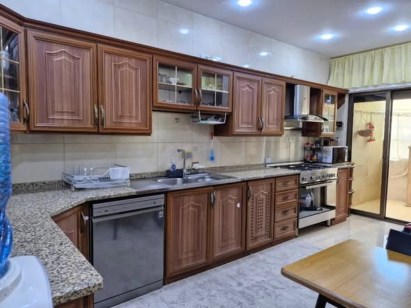 شقة فاخرة للبيع في المدينة الرياضية بإطلالة جميلة - 2