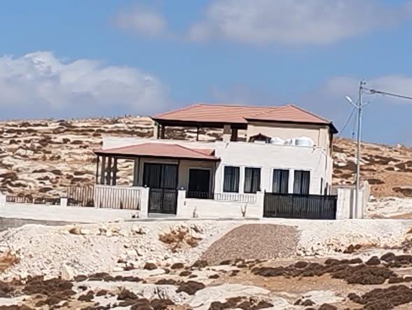 فيلا فاخرة للبيع في غرب حسبان بإطلالة ساحرة