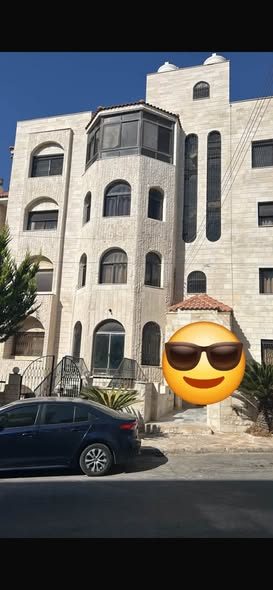 عمارة استثمارية للبيع في صويلح بعائد سنوي 10%