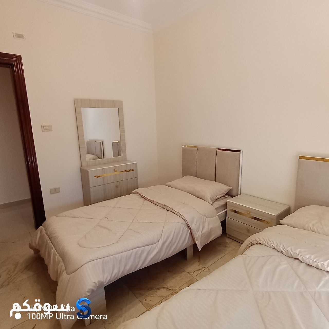 شقة مفروشة في موقع مميز جانب فندق موفنبك مبنى عائلي - 2