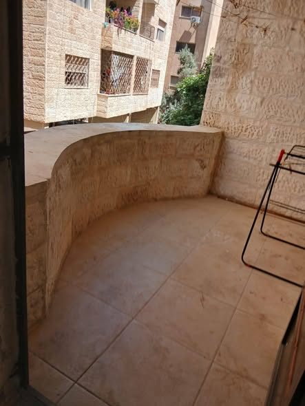 شقة للبيع بسعر حرق في إربد - شارع الجامعة - 5