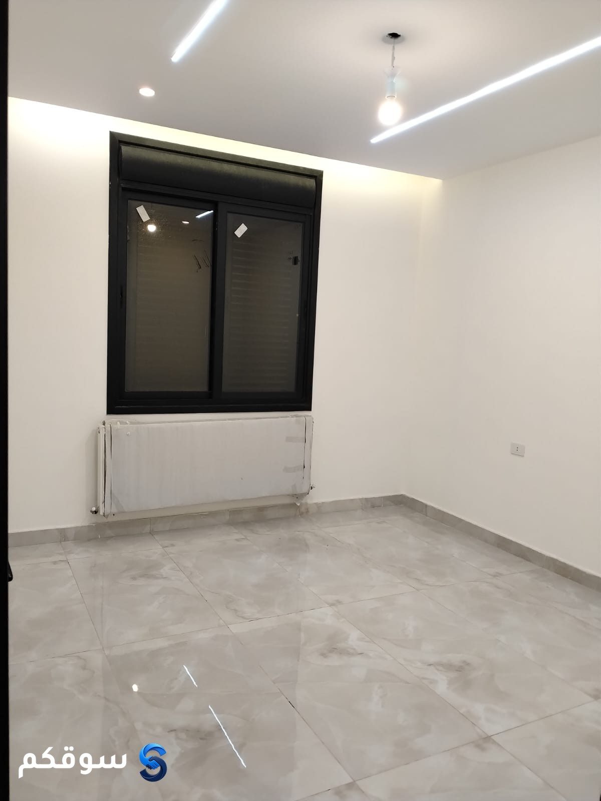 شقة جديدة لم تسكن ارضي مع ترس للإيجار في منطقة الجبيهة - 12