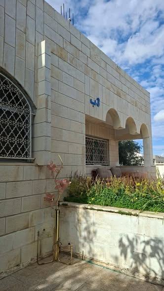 بيت مستقل مميز في طبربور مع حديقة وكراج