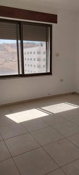 شقة 3 غرف 170م طابق أرضي للإيجار في الجبيهة - 2