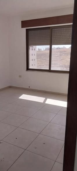 شقة 3 غرف 170م طابق أرضي للإيجار في الجبيهة