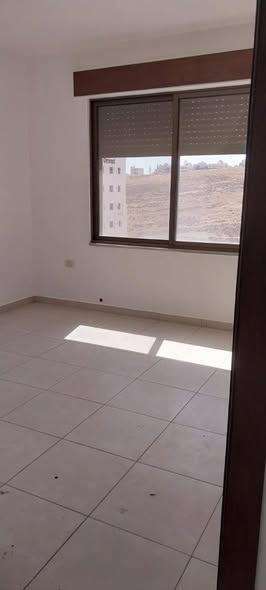 شقة 3 غرف 170م طابق أرضي للإيجار في الجبيهة