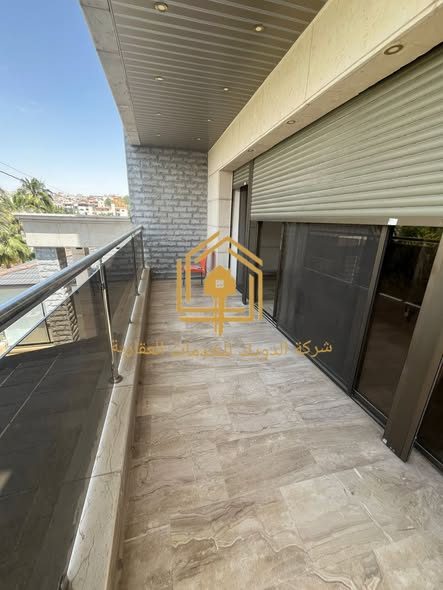 شقة جديدة بإطلالة مميزة للإيجار في أم السماق