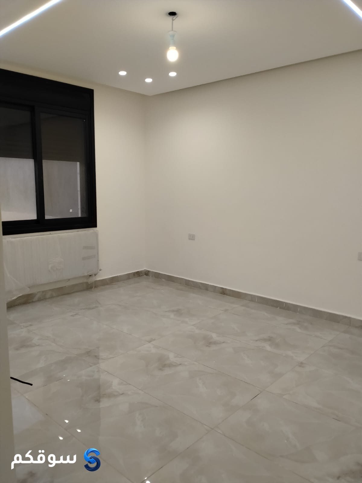 شقة جديدة لم تسكن ارضي مع ترس للإيجار في منطقة الجبيهة - 2