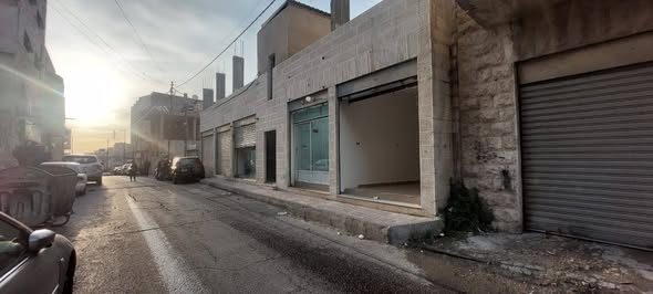 محل تجاري فارغ للإيجار في موقع حيوي - 2