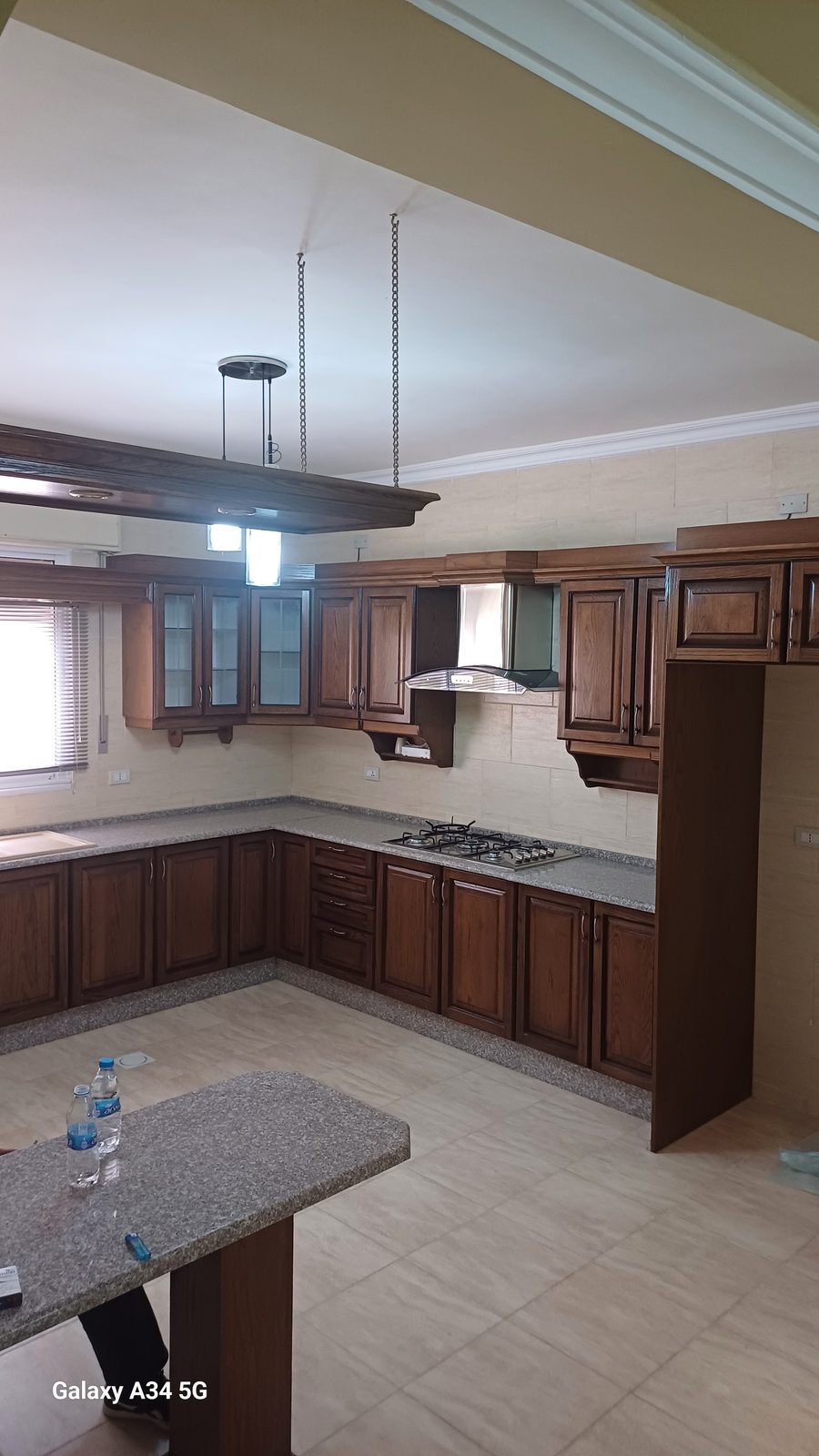 شقه لم تسكن نهائيا للبيع بسعر حرق غرب دوار صحارى وقرب دوار بريدا طابق رابع مخدومه مصعد