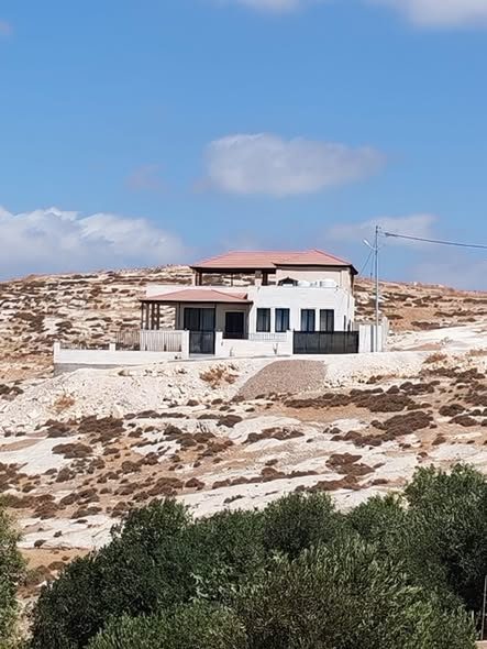 فيلا فاخرة للبيع في غرب حسبان بإطلالة ساحرة - 2