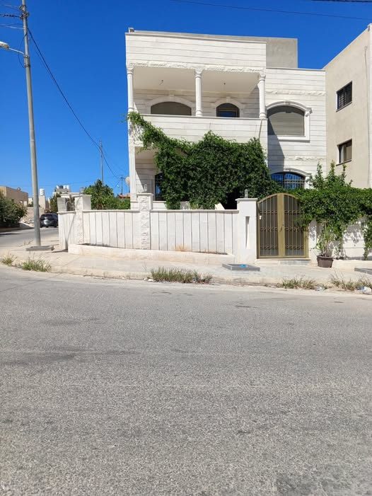 بيت مستقل مميز للبيع في قرية سالم – فرصة استثمارية