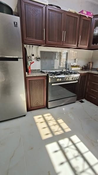 شقة طابق أول فاخرة للبيع في عمان