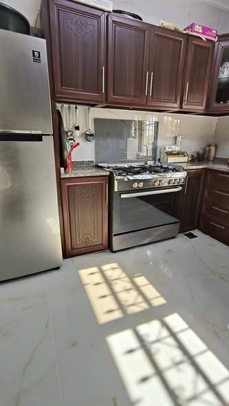 شقة طابق أول فاخرة للبيع في عمان