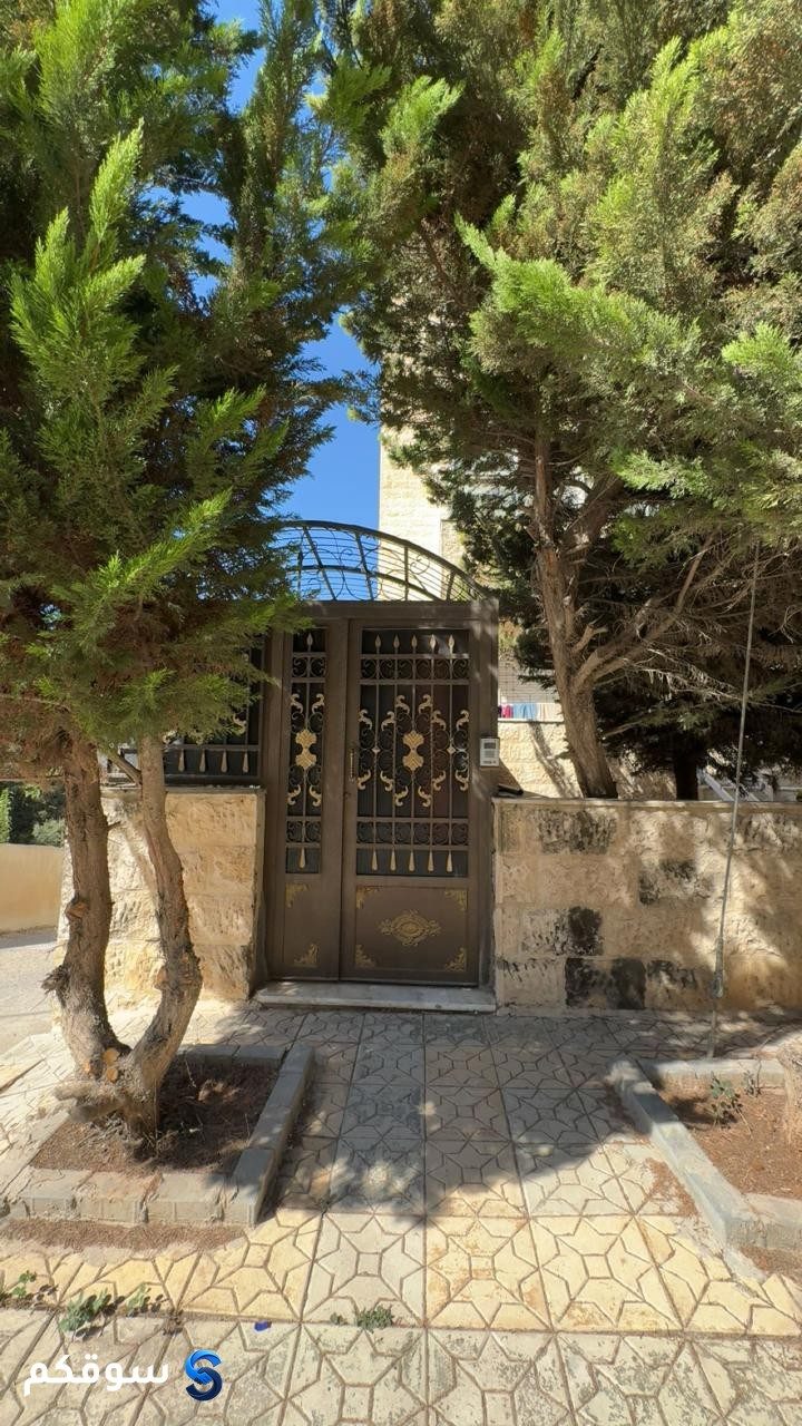بالقرب من الجامعة الاردنية استوديو مفروش بحالة ممتازة واسع ومستقل وببيت عائلة لمن يبحث عن الهدوء والامان عمارة - 9