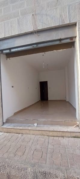 محل تجاري فارغ للإيجار في موقع حيوي - 4