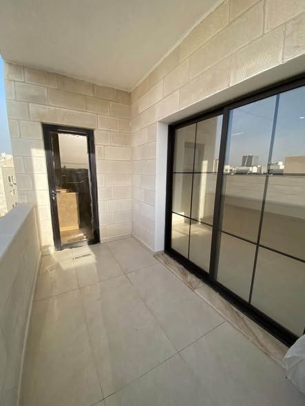 شقة مجددة بالكامل للبيع في أم السماق - خلدا
