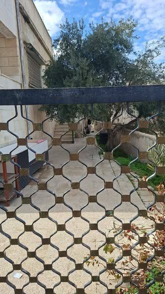 بيت مستقل مميز في طبربور مع حديقة وكراج - 2