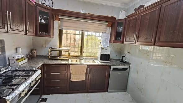 شقة طابق أول فاخرة للبيع في عمان - 2