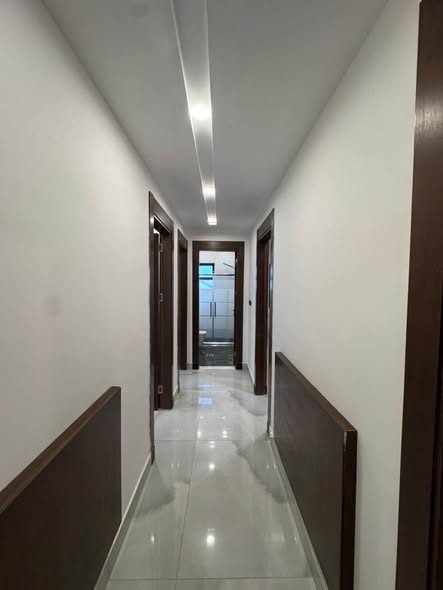شقة مميزة لم تسكن للايجار في طريق المطار - 4