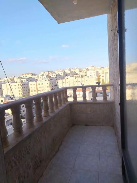 شقة فارغة للبيع بسعر مغري في صويلح حي الفضيلة - 3