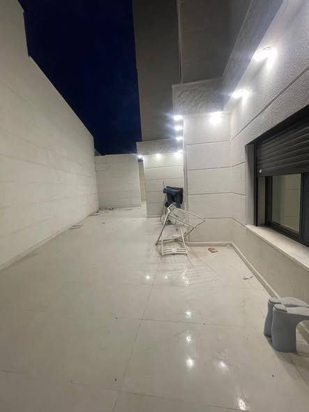 شقة مميزة للبيع في طبربور بتراس واسع