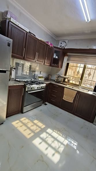 شقة طابق أول فاخرة للبيع في عمان - 3