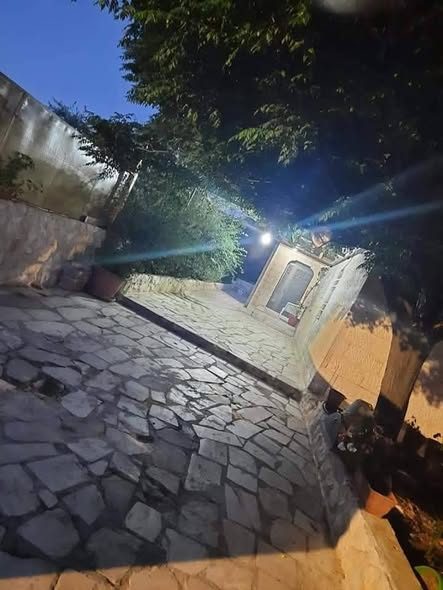 بيت مستقل بمساحة استثنائية 743م في ناعور - 2