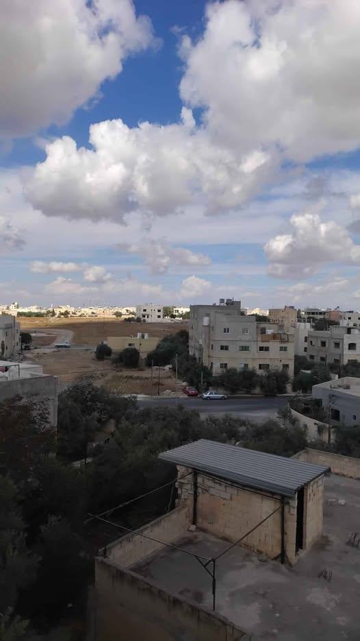 شقة 105م للبيع في حي المطارق بإربد