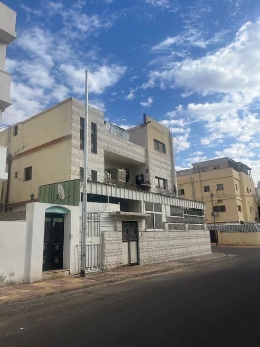 عمارة استثمارية للبيع في المحدود
