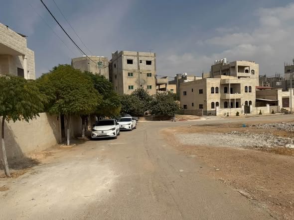 أرض استثمارية على شارعين 540م في عين الباشا - 4
