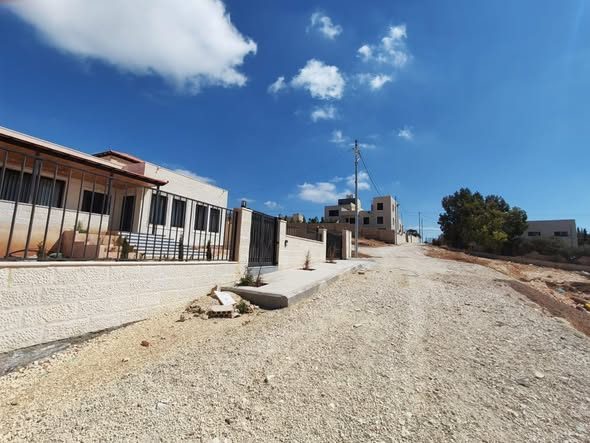 فيلا فاخرة للبيع في غرب حسبان بإطلالة ساحرة - 3