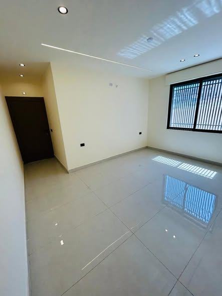 شقة فاخرة جديدة لم تسكن للبيع في أرقى مناطق طريق المطار