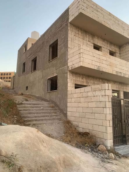 بيت مستقل طابقين في حي عدن – للبيع بسعر مغري - 2